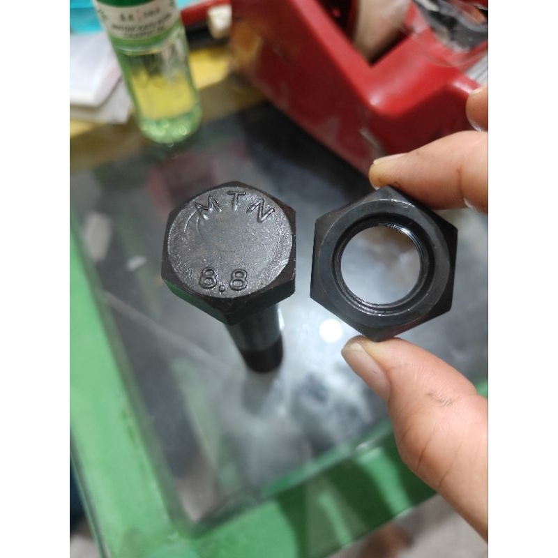baut mur baja m20x100 kunci 30 drat pitch 2.5 / baut + mur baja m20 x 100 / baut mur baja 8.8 m20x10
