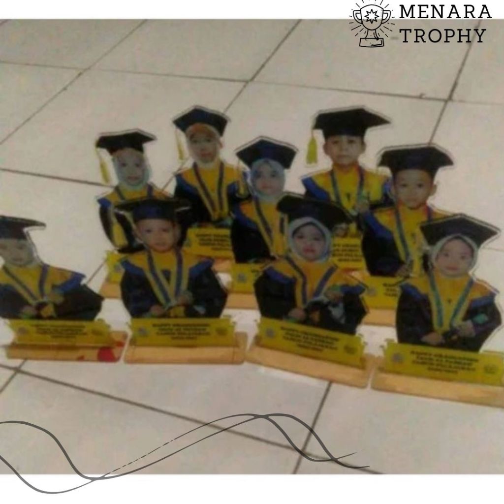 Piala wisuda TK Akrilik