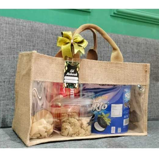 

Tas Hampers Kue Lebaran Goni Laminasi Kombinasi Mika Size 35 x 15 x 20 cm