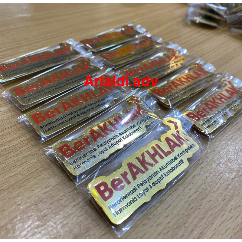 pin BerAKHLAK asn kuningan disepuh emas peniti pin berakhlak asn peniti