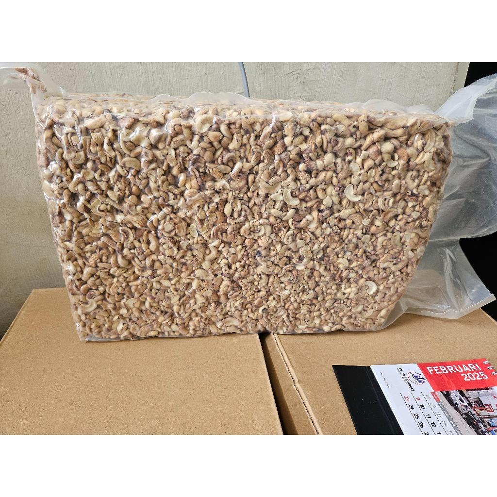 

Kacang Mete PECAH Import 10kg / 10 kg / Cashew / Mete / Mente / Nuts / Kacang Mede