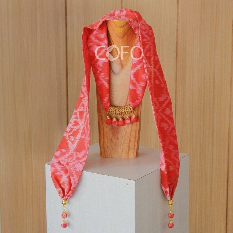 Kalung Scarf Bola Tenun Merah