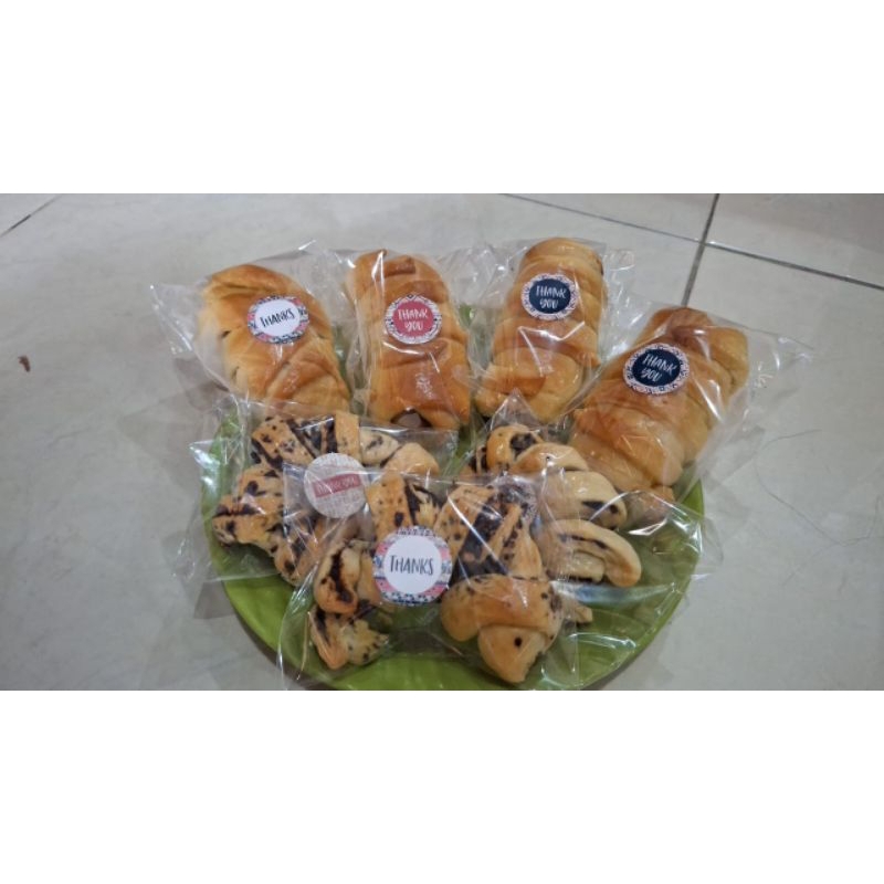 

RotiPizzaRotiPisangRotiVanillakejuRotiCoklatBrowniesCoklatTerangbulan