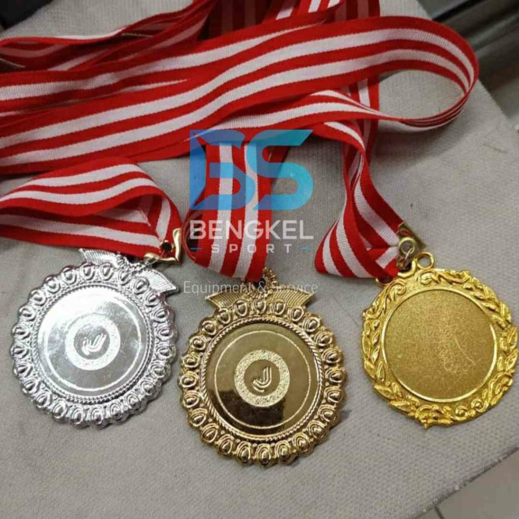Medali Plastik Elegan Bagus Gold / Silver / Bronze Plus Tali