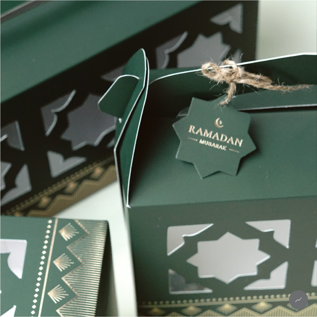 

RB 10pcs Gable Box Lebaran Idul Fitri Dus Kue Kering Lebaran Packaging Hampers (DARK GREEN)