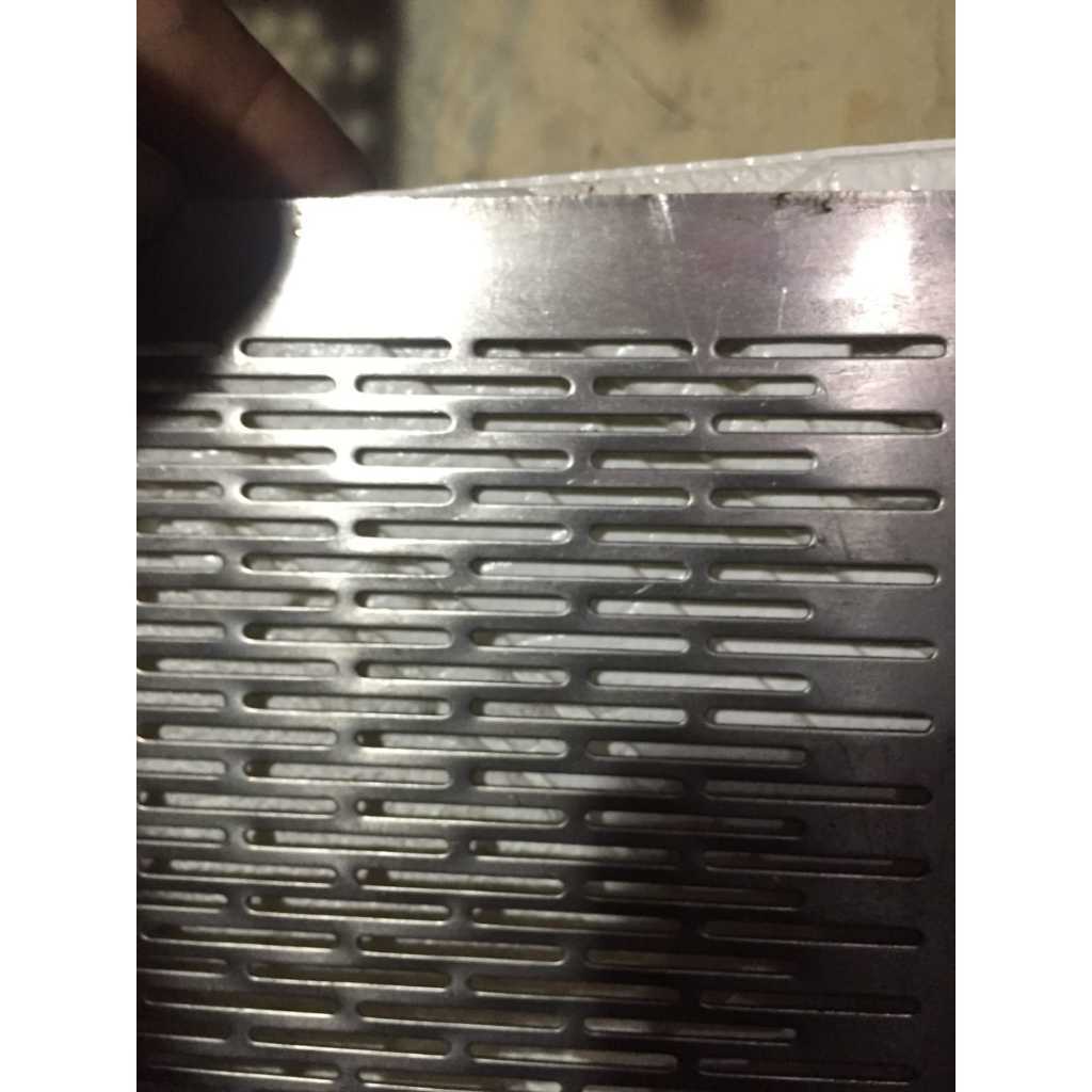 20x50 cm - Plat Lubang Kapsul 4x30 mm - Tebal 1 mm. Ram Gril/Plat Lubang Besi Perforasi
