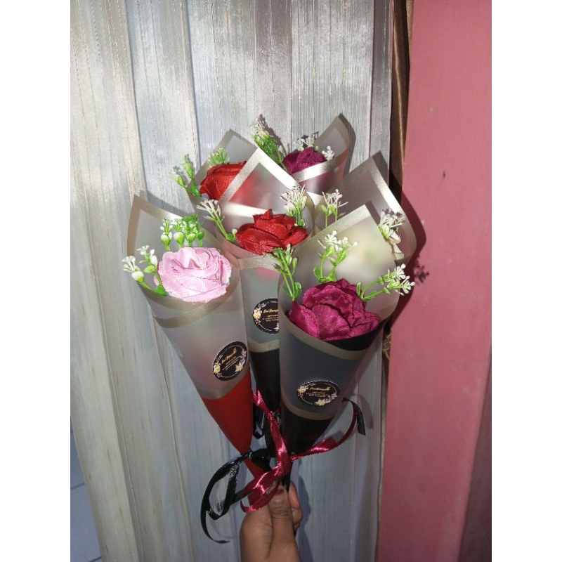 BUKET SINGEL ROSE/ 1 KUNTUM BUNGA/BUNGA PALSU
