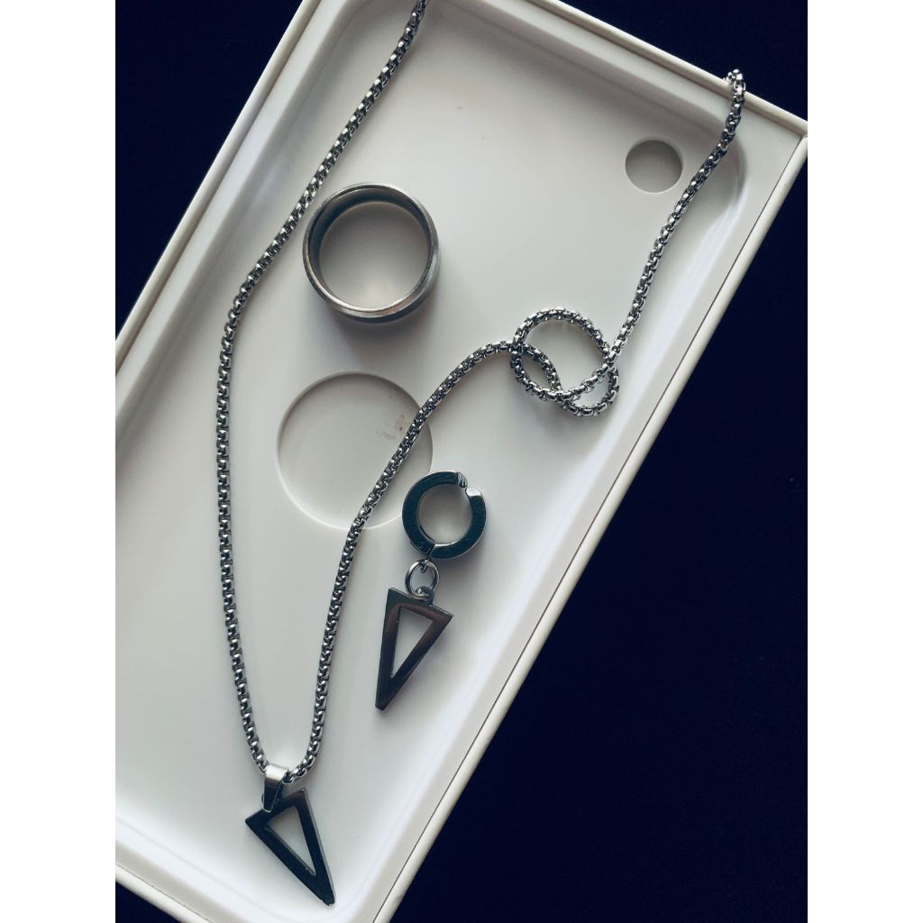 Terbaru Kalung Set pria Plus Anting Jepit Pria Liontin segitiga Bonus Cincin Putih Stainless stell