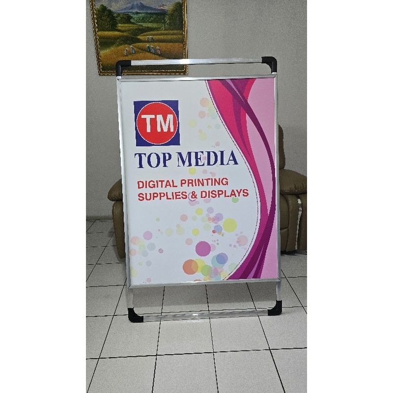 

Sign Board Poster Frame / A Sign Board / Pavement Stand 90x120 cm ( Aluminium dan ada Gagang Pegangan )