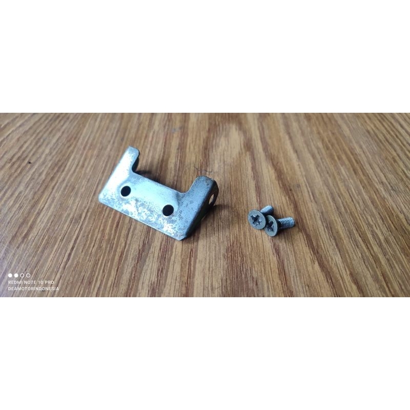 Dudukan box filter Suzuki TRS original atau bracket box filter Suzuki TRS original harganya