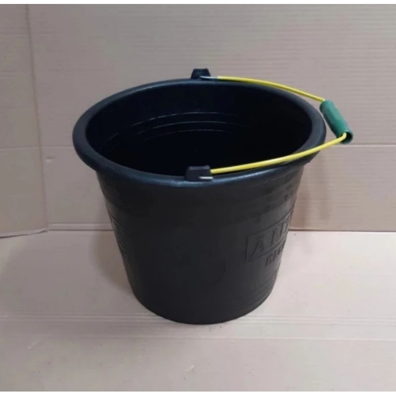Ember Karet Ukuran 16 Kuda mas Anti pecah/ Ember Hitam karet 16 Anti pecah kuda mas