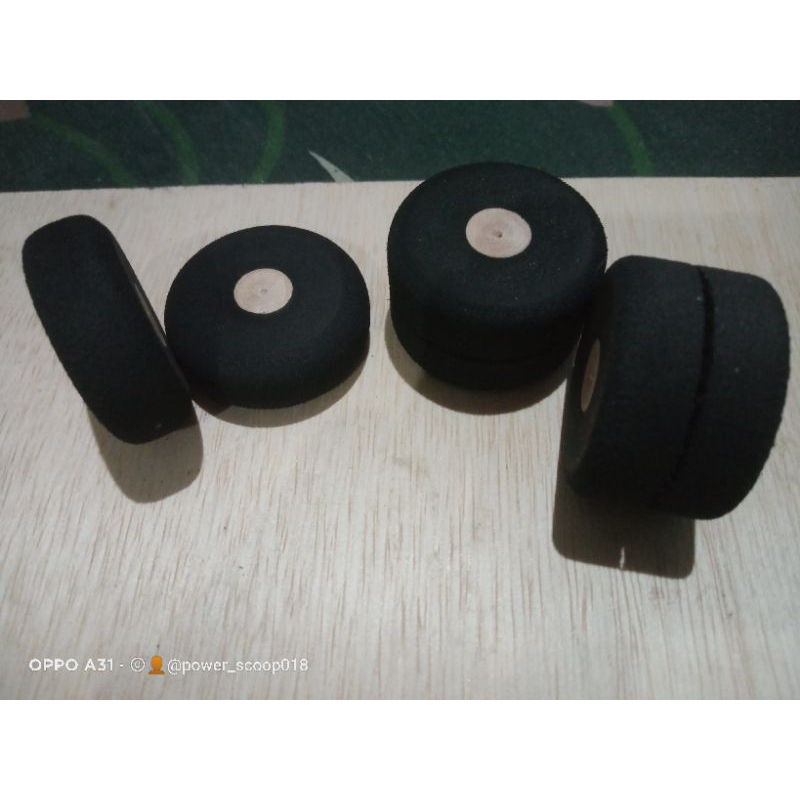 Roda ban miniatur truk dan bus 1set depan belakang bahan spons