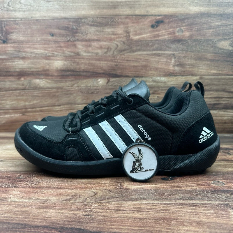 SEPATU ADIDAS DAROGA PLUS BLACK WHITE