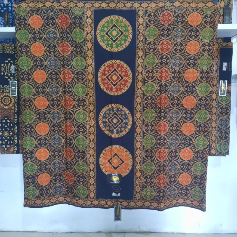 Sarung Kalongguh Motif Jlamprang.