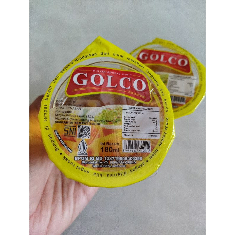 

Minyak goreng kemasan cup