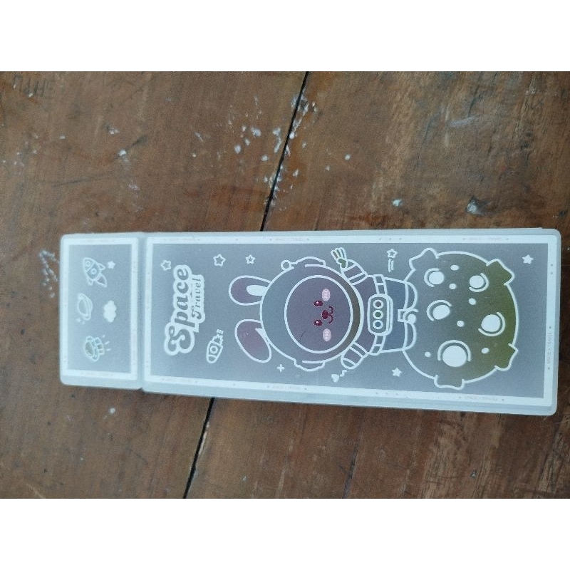 

Kotak Pensil Plastik Simple