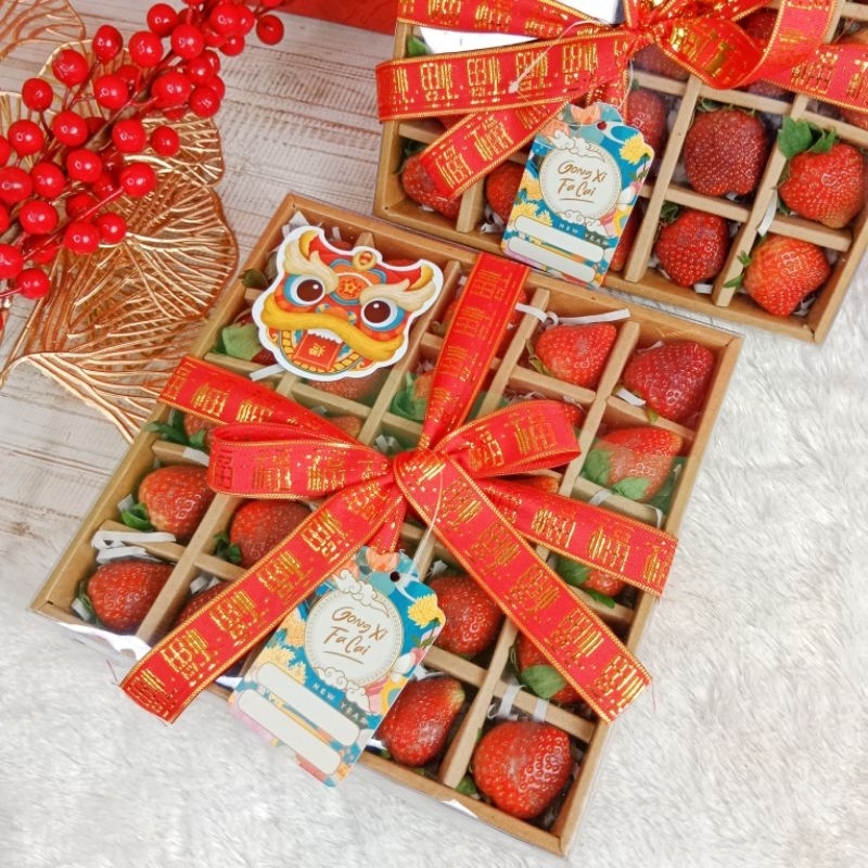 

Amanta Segar Bogor | Hampers Imlek Gong Xi Fa Cai Buah Strawberry Jumbo 1 Box Sekat Gratis Pita dan Kartu Ucapan