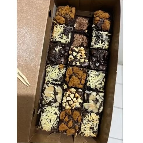 

Fudgy Brownie 20x10 (18 pcs) brownies sekat panggang browkat