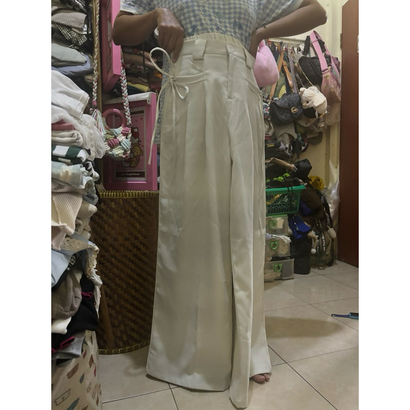 Preloved Celana Wanita Putih