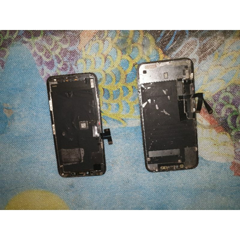 LCD IPHONE 11 PRO CABUTAN ORI MINUS TOMPEL SEDIKIT POJOK KANAN ATAS