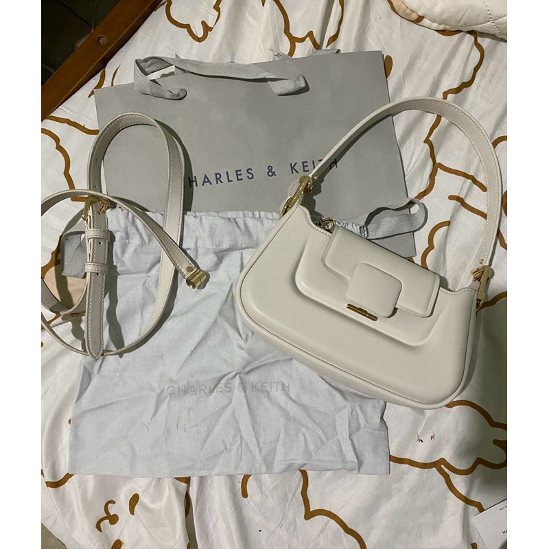 Tas Charles & Keith CK Top handle Koa Push lock-white Preloved Original Store 100%