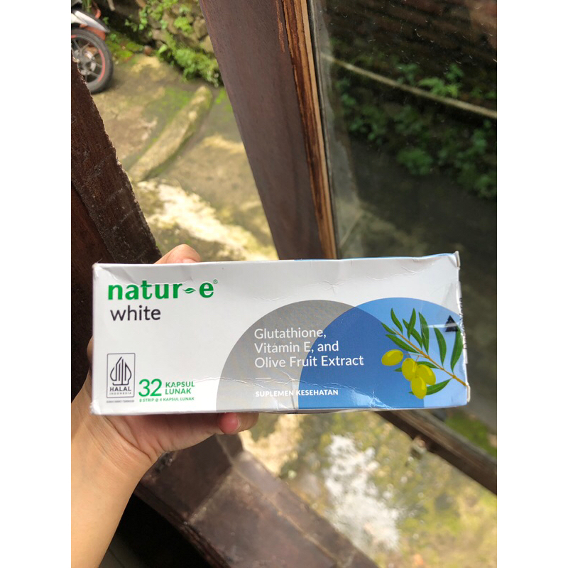 PL New Natur-E White isi 32 Kapsul Pemutih Badan