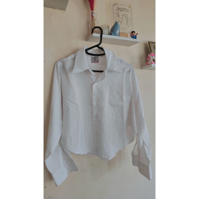 kemeja putih crop
