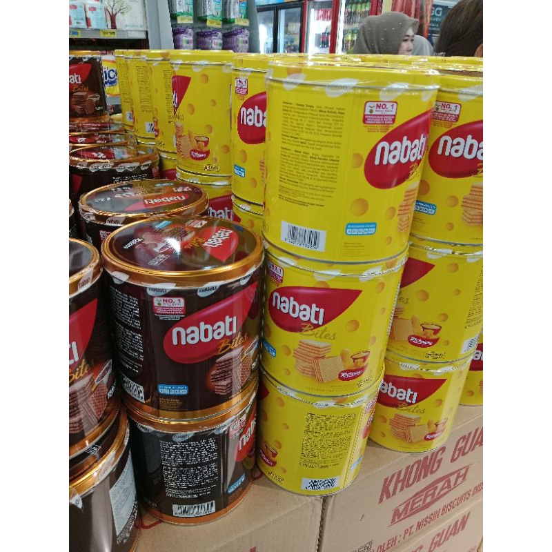 

nabati wafer kaleng varian keju & coklat 240g