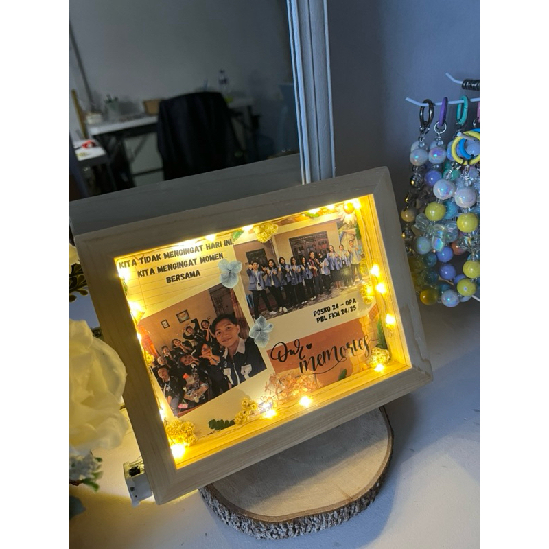 Foto Wood Frame Led | Hadiah Anniversary, Kado Valentine Manado | Hiasan bunga kering bisa custom fo