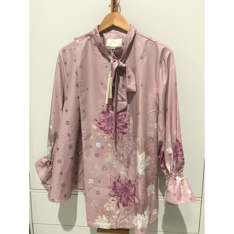 Dahayu Shirt Galuh XXL Wearing Klamby