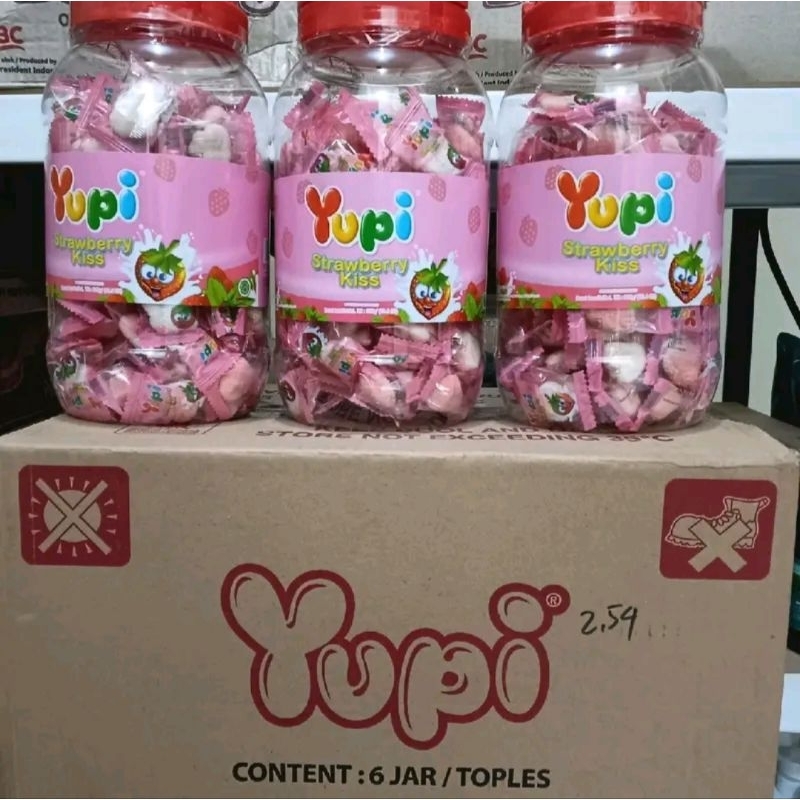 

Yupi Strawberry Kiss Stroberi Kecil
