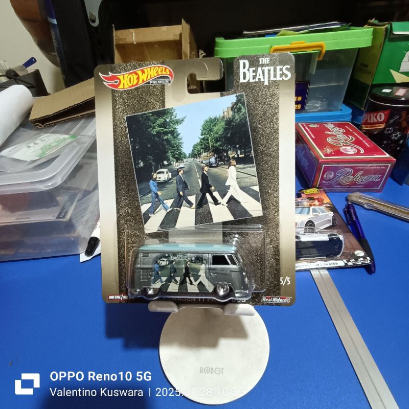Hot Wheels premium Volkswagen T1 Panel Bus Beatles