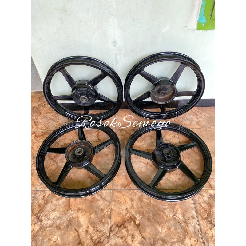 Velg belakang yamaha vixion old original bekas copotan 2nd