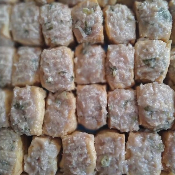

tahu baso khas semarang " menul-menul koyok seng dodol