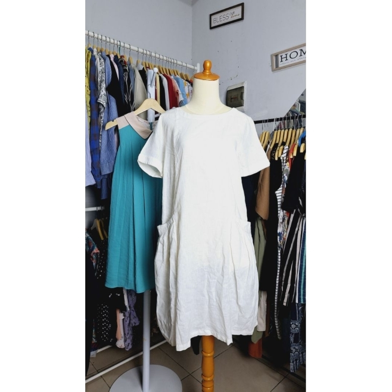 Gaun Dress Putih Polos Lengan Pendek