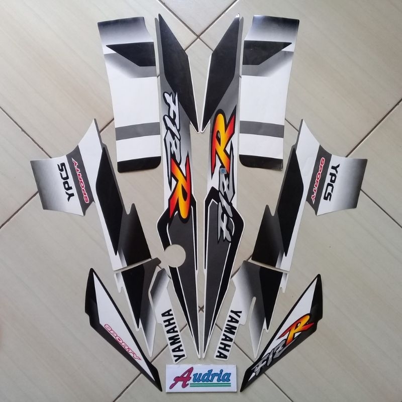 Striping sticker bodi yamaha fizr 2001 putih hitam terlaris