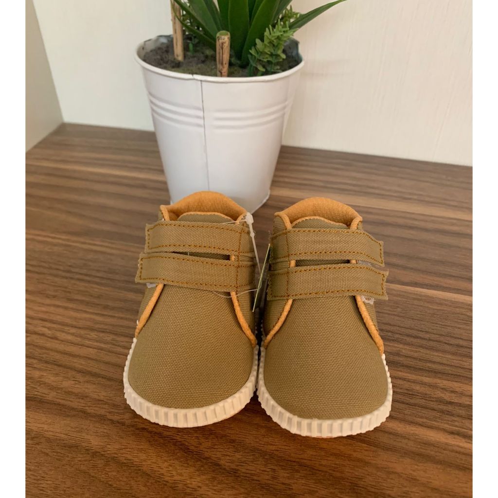 Ekubo Sepatu Bayi dengan Tali Velcro Motif Bintang