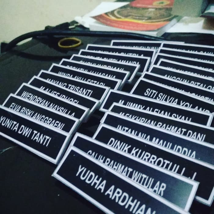 

Nametag Nama Dada Siswa Sekolah / Karyawan