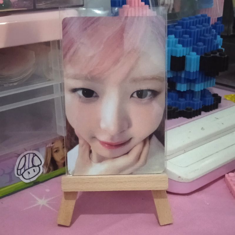 Photocard Rei zoom unofficial (baca desk)