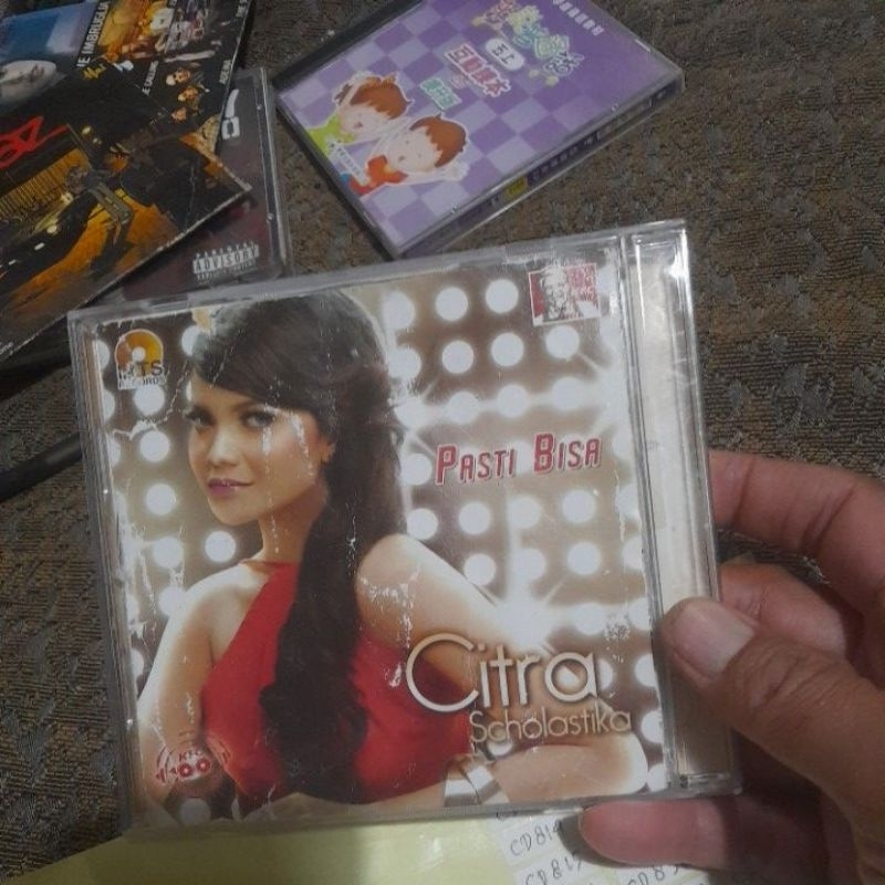 cd musik keluaran kfc citra scholastika pasti bisa cover depan jelek (CD802)