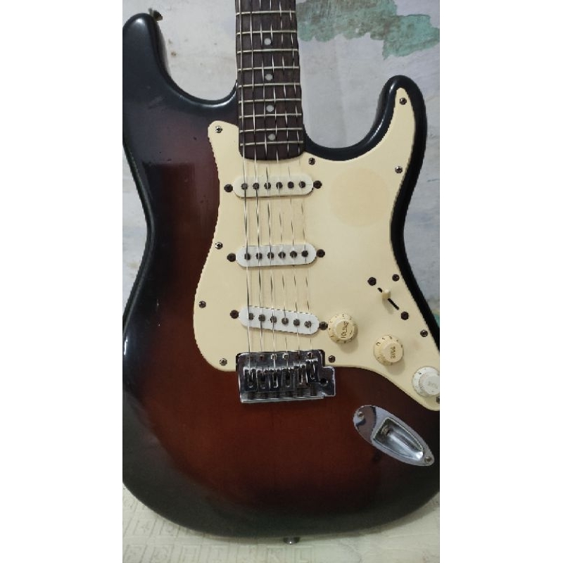 gitar elektrik Squier stratocaster