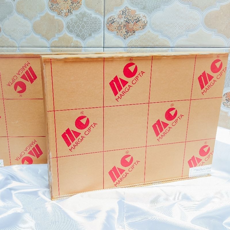 Box Mahar Acrylic Akrilik Sleding Sliding UK. 40 X 30cm T. 6cm