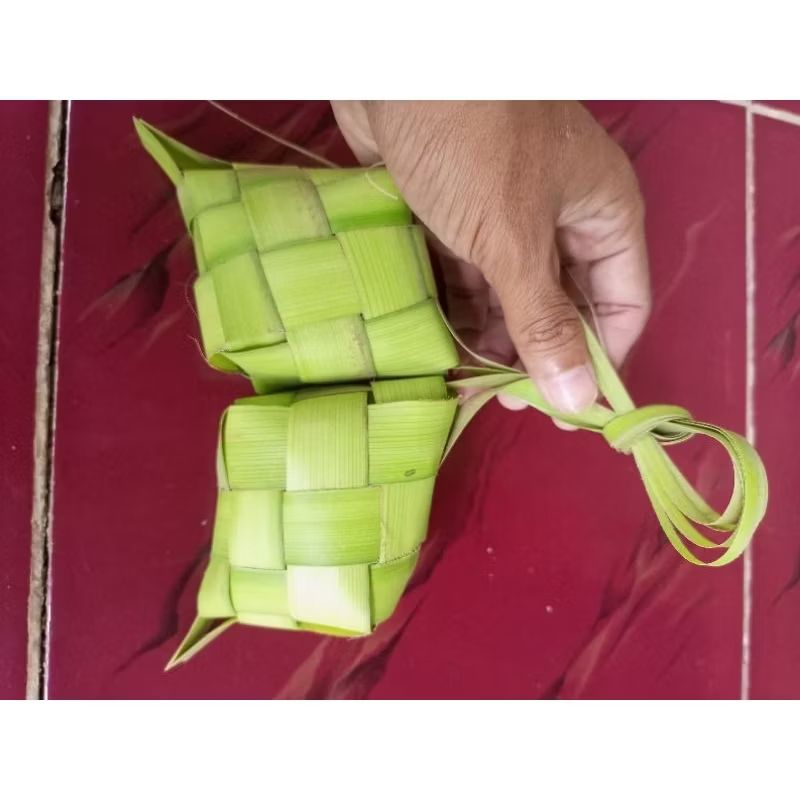 

CANGKANG KETUPAT MURAH / KETUPAT KOSONG Ukuran 6-7 cm