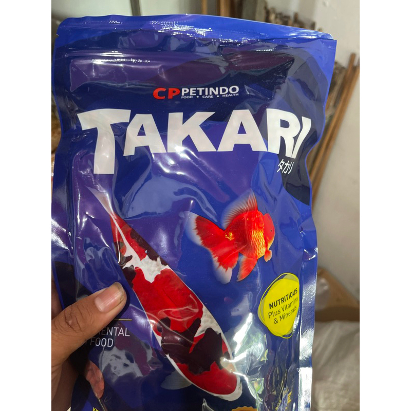 PAKAN IKAN TAKARI