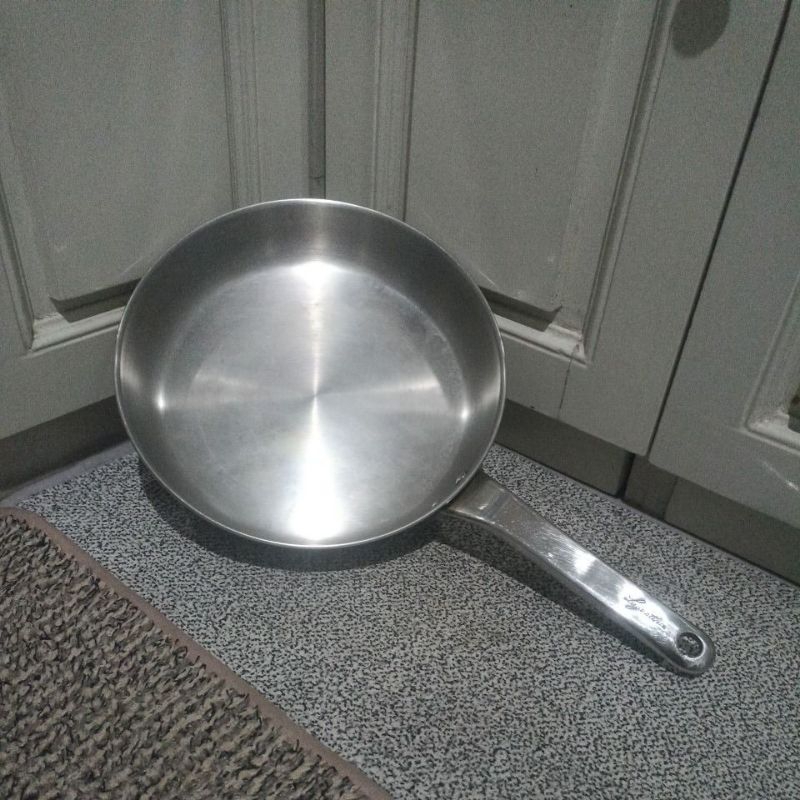 preloved fry pan lagostina 26 cm