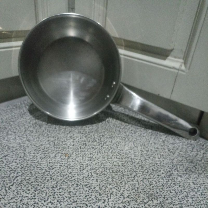 preloved sauce pan LAGOSTINA 16 cm