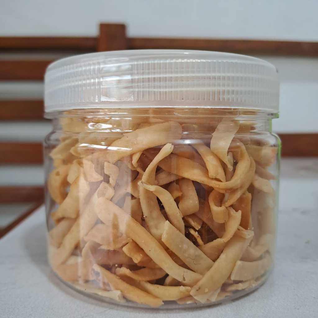 

100 gr kue bawang + toples, kue bawang ampia padang, stik bawang