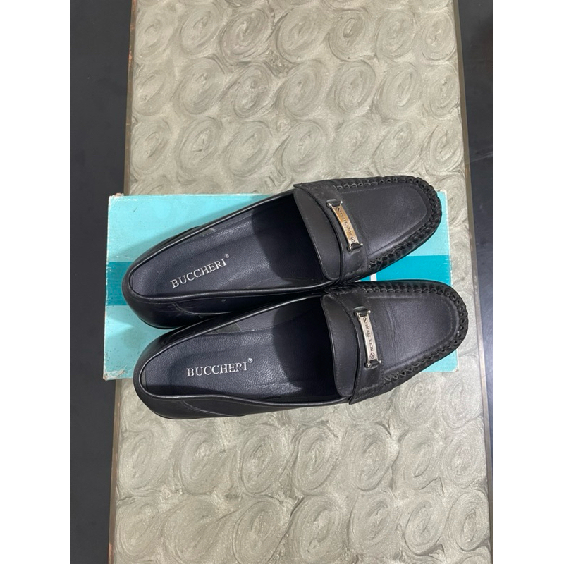 Preloved buccheri wanita pantofel