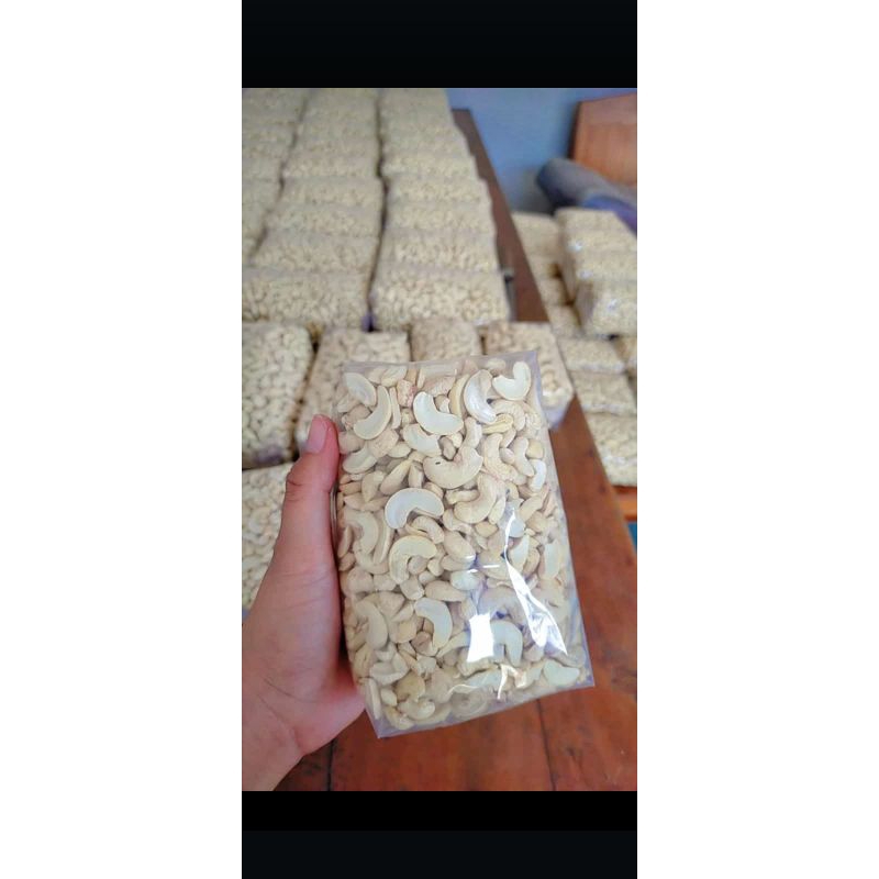 

kacang mede belah dua mentah 500gram