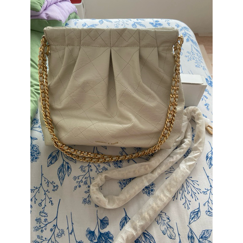 Preloved Tas Charles and Keith